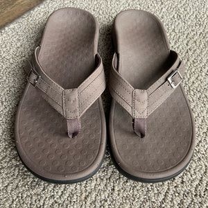 Vionic sandals EUC size 7